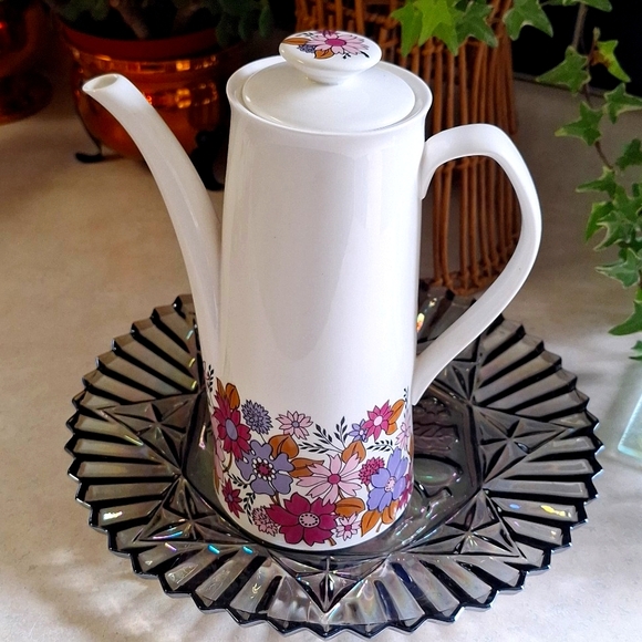 SALE!! ELIZABETHAN ENGLAND "Portobello 2" 60's Tall Coffee/ Tea pot - Picture 1 of 9